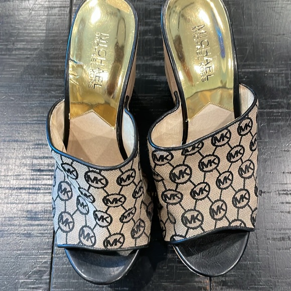 Michael Kors wedges in excellent condition only worn twice - Picture 5 of 8
